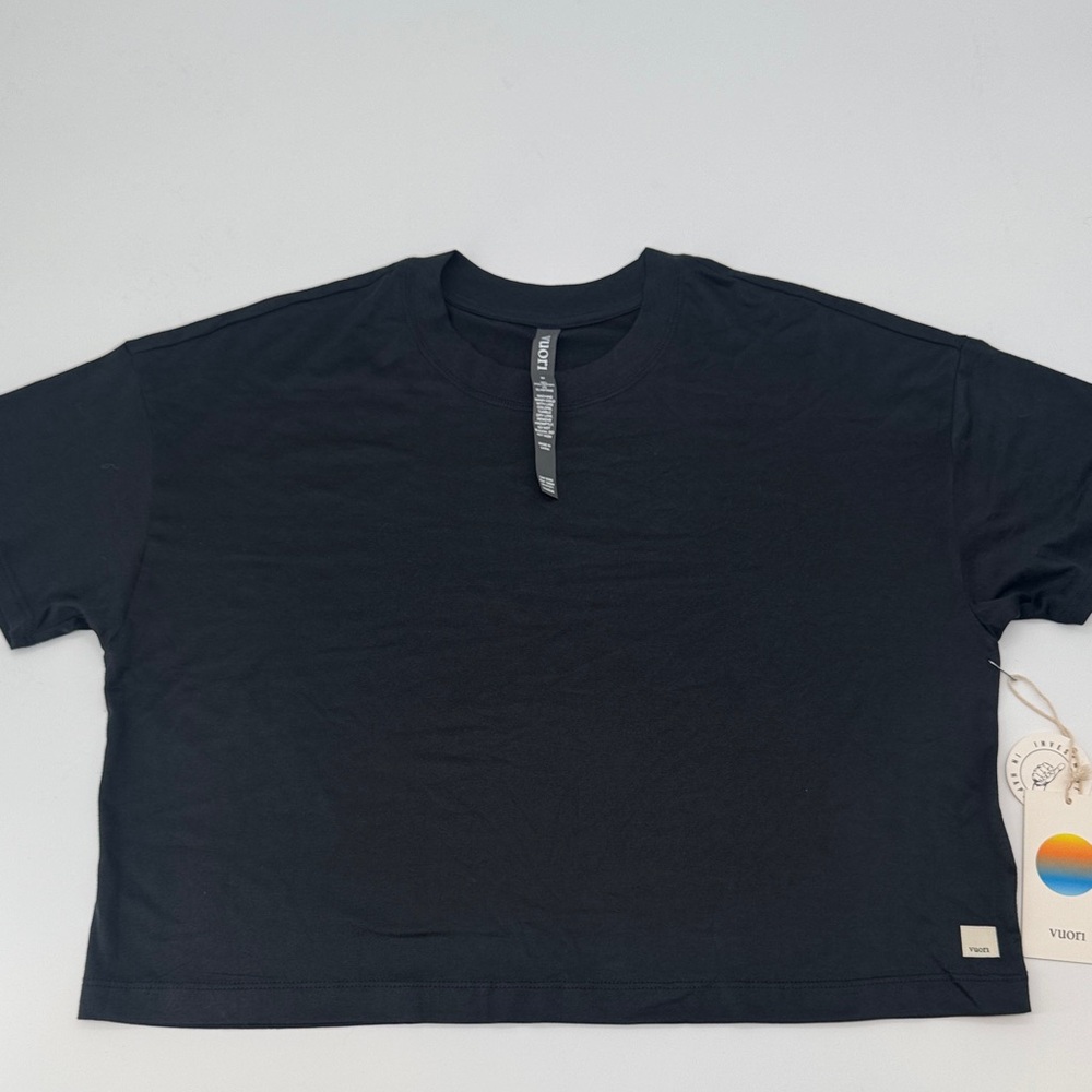 Vuori Black Short Sleeve Crop Tee